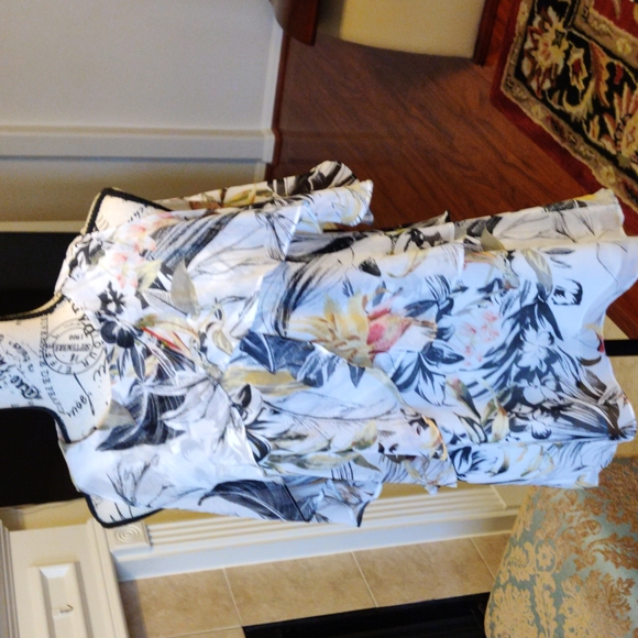 White House Black Market Top Small - Picture 6 of 7